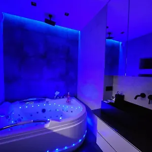 House - In With Private Jacuzzi, Full Access To Sauna, Gym And Billards - Studia Z Prywatnym Jacuzzi Oraz Dostepem Do Sauny, Silowni I Bilarda Apartament